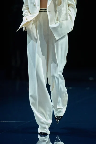 Look 10